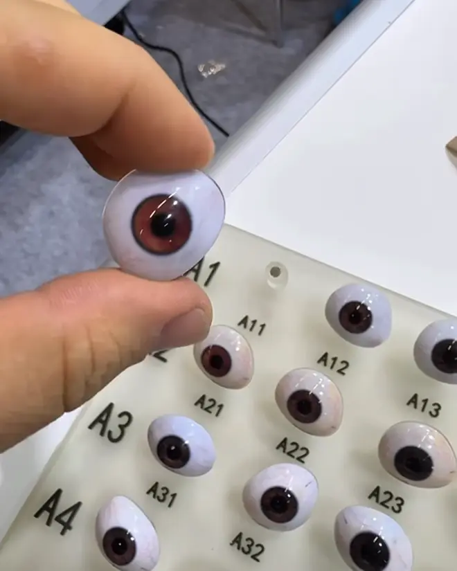 Ojos impresos, uno por uno